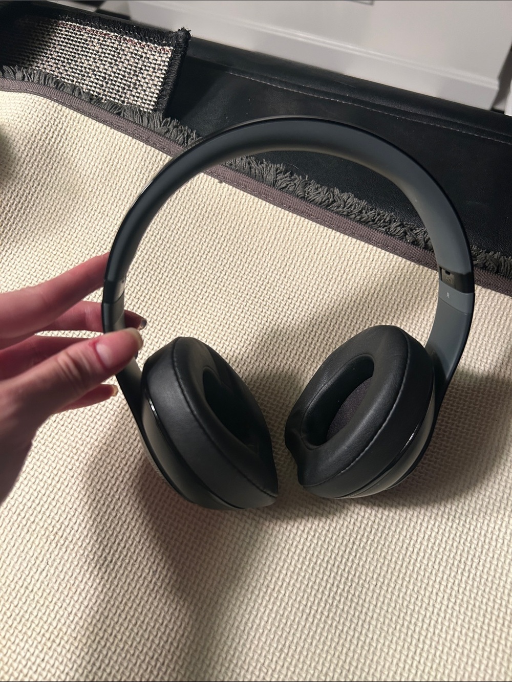 Beats by Dre Black Wireless Over-Ear Headphones